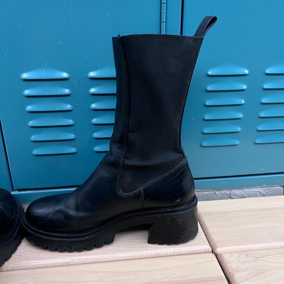 Steve Madden Black Slip-On Chelsea Platform Boots - Picture 11 of 13